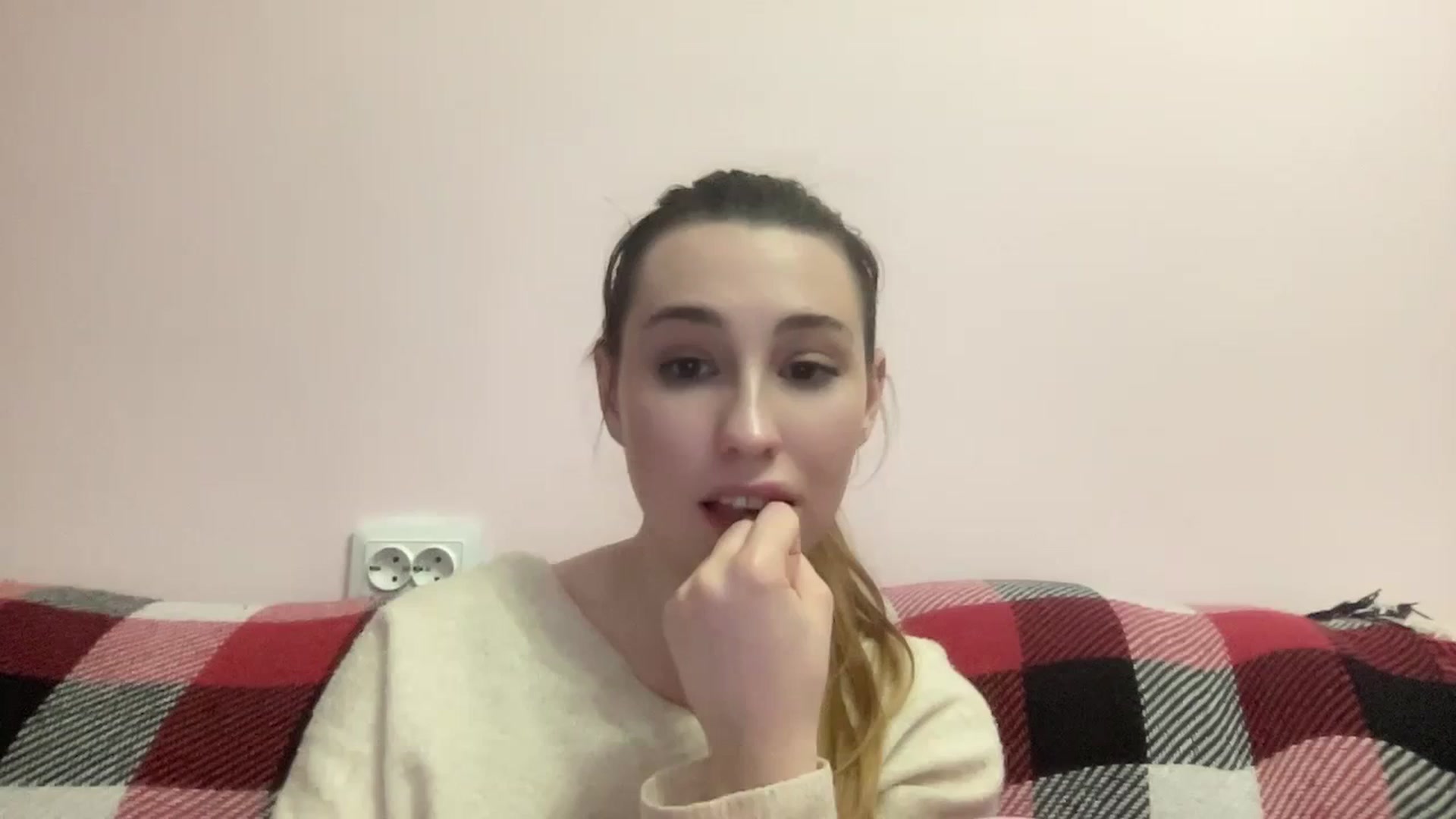 Gallery image thumbnail from Just_I's myfreecams stream on, 02/13/2024, 23:47 image 20 of 20
