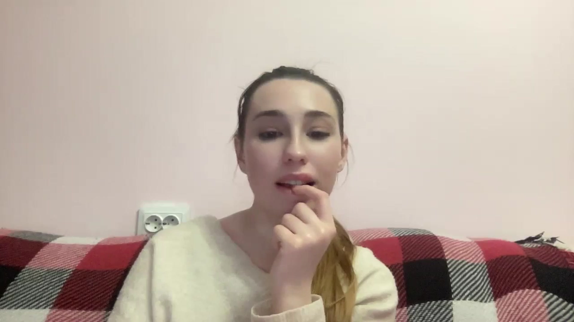 Gallery image thumbnail from Just_I's myfreecams stream on, 02/13/2024, 23:47 image 18 of 20