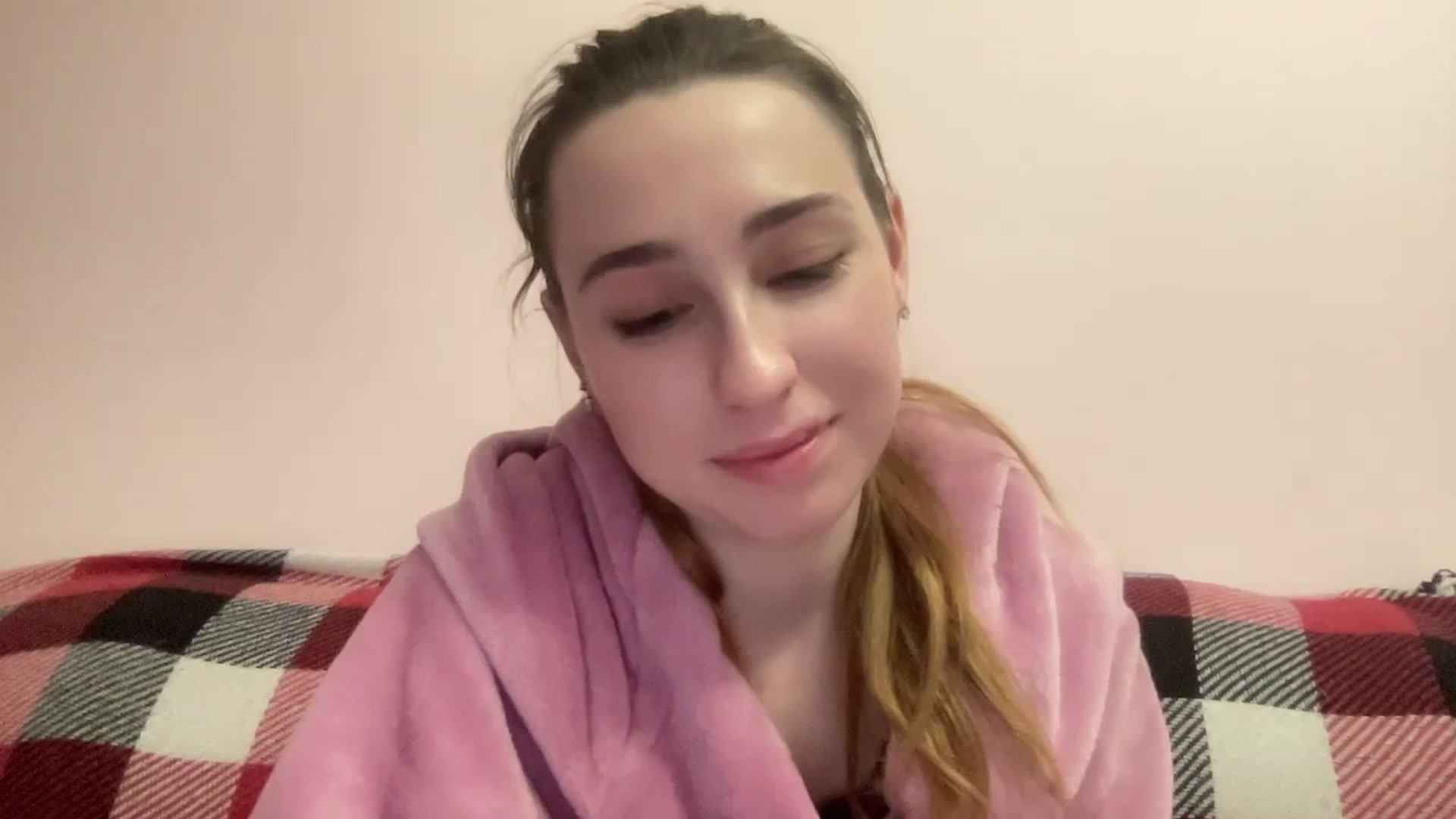 Gallery image thumbnail from Just_I's myfreecams stream on, 02/18/2024, 01:30 image 17 of 20