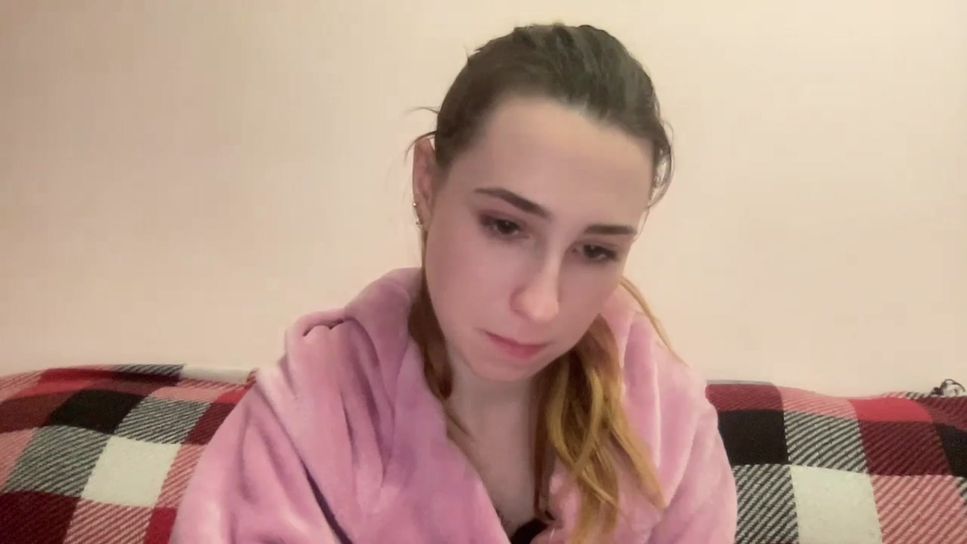 Gallery image thumbnail from Just_I's myfreecams stream on, 02/18/2024, 01:30 image 15 of 20