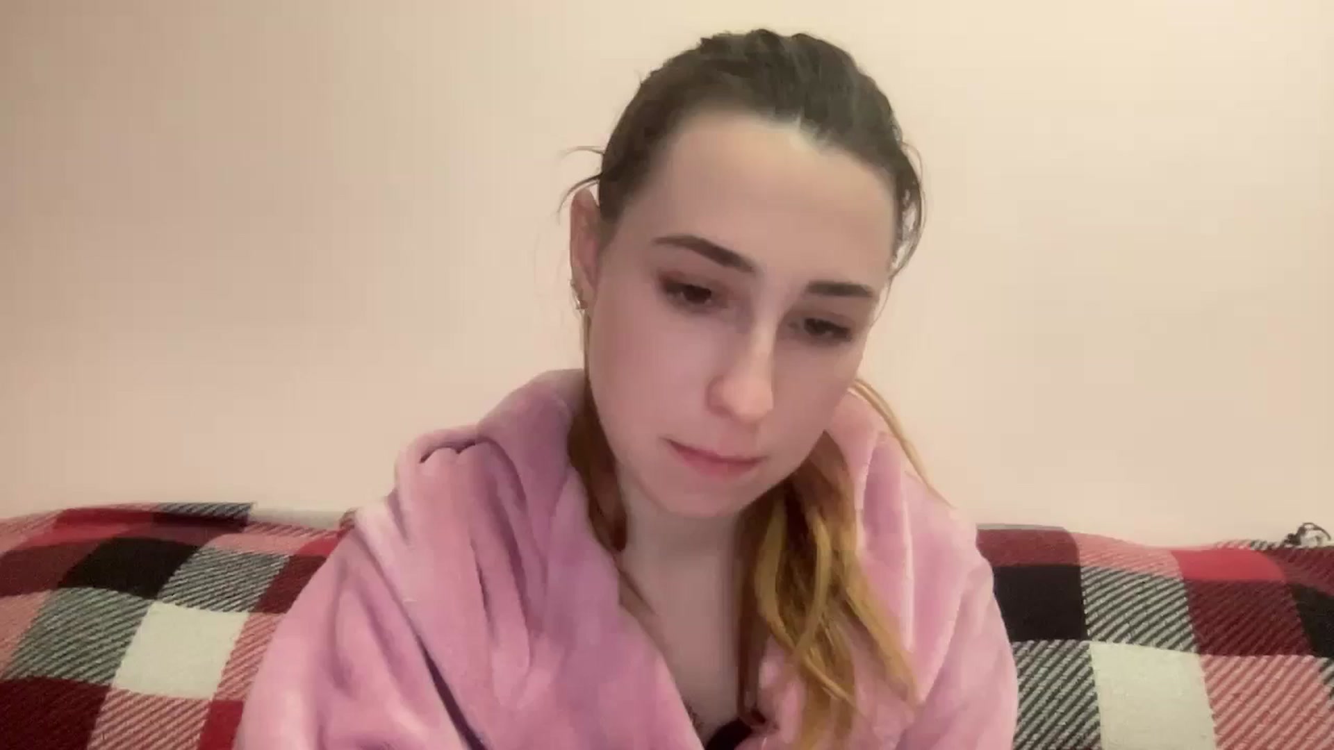 Gallery image thumbnail from Just_I's myfreecams stream on, 02/18/2024, 01:30 image 14 of 20