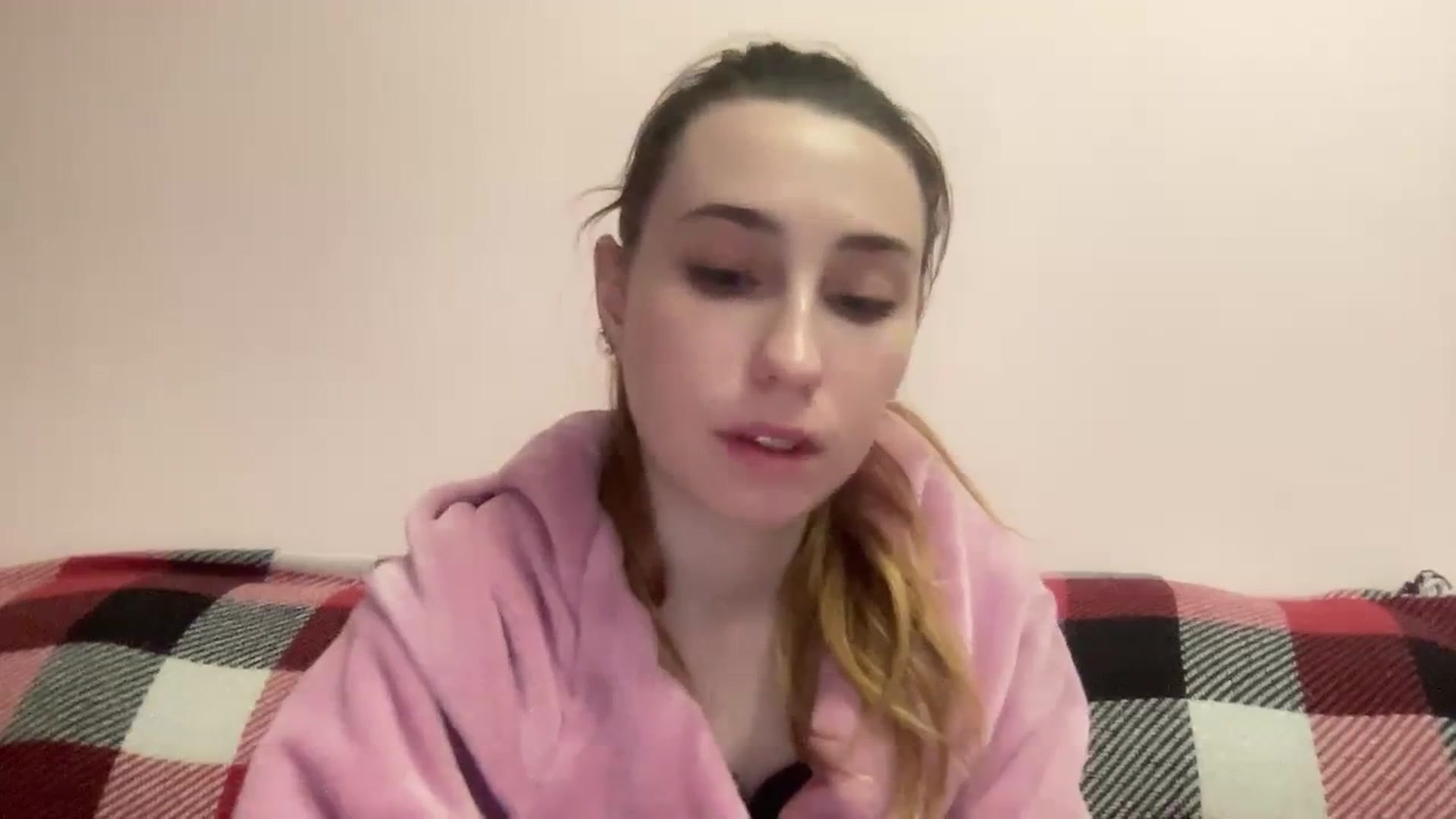 Gallery image thumbnail from Just_I's myfreecams stream on, 02/18/2024, 01:30 image 7 of 20