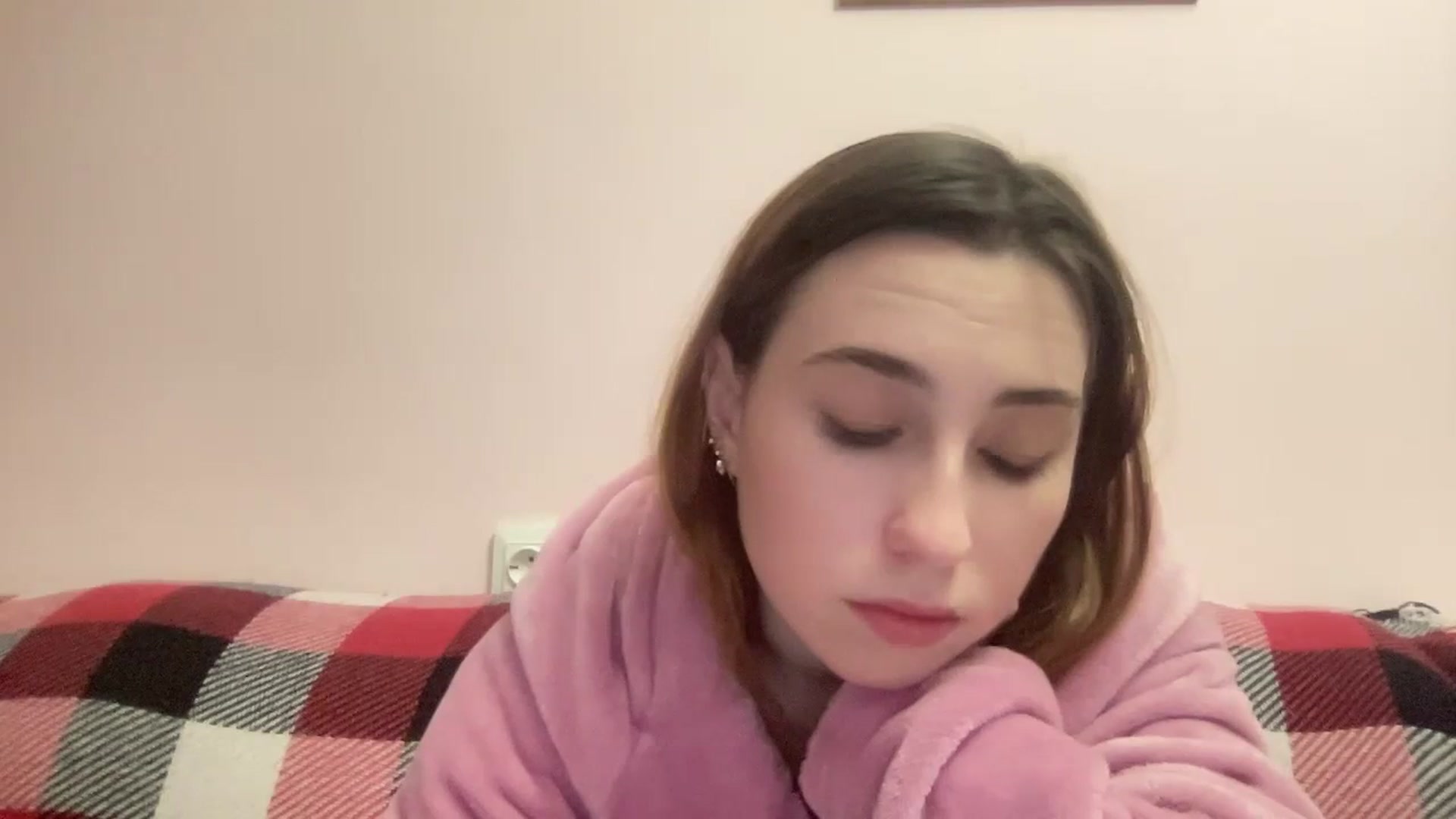 Gallery image thumbnail from Just_I's myfreecams stream on, 02/19/2024, 24:02 image 17 of 20
