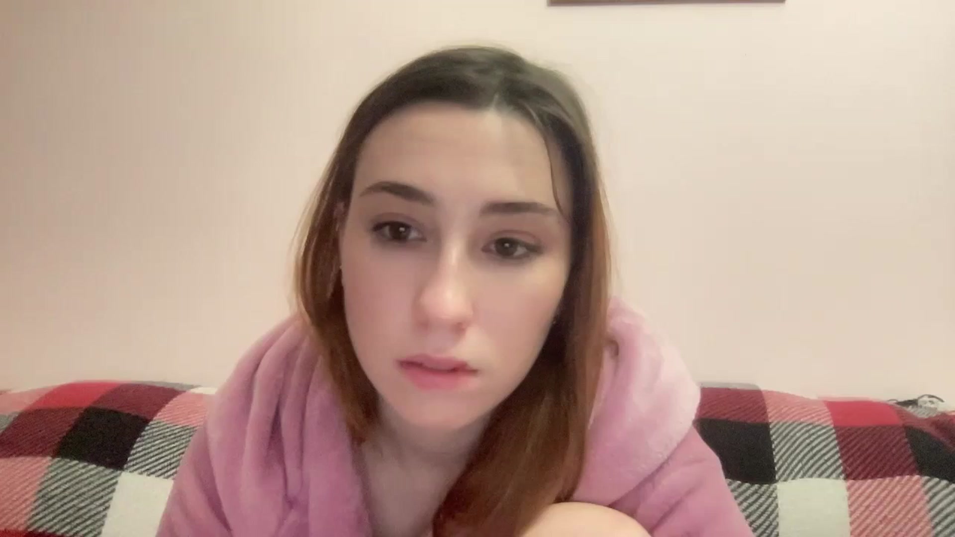 Gallery image thumbnail from Just_I's myfreecams stream on, 02/19/2024, 24:02 image 19 of 20