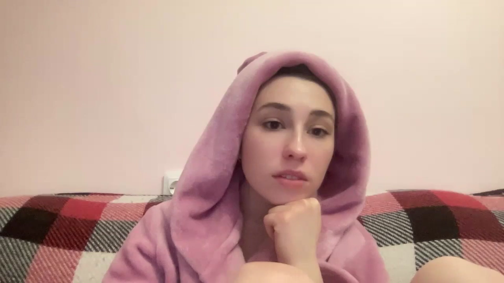 Gallery image thumbnail from Just_I's myfreecams stream on, 04/02/2024, 19:57 image 8 of 20