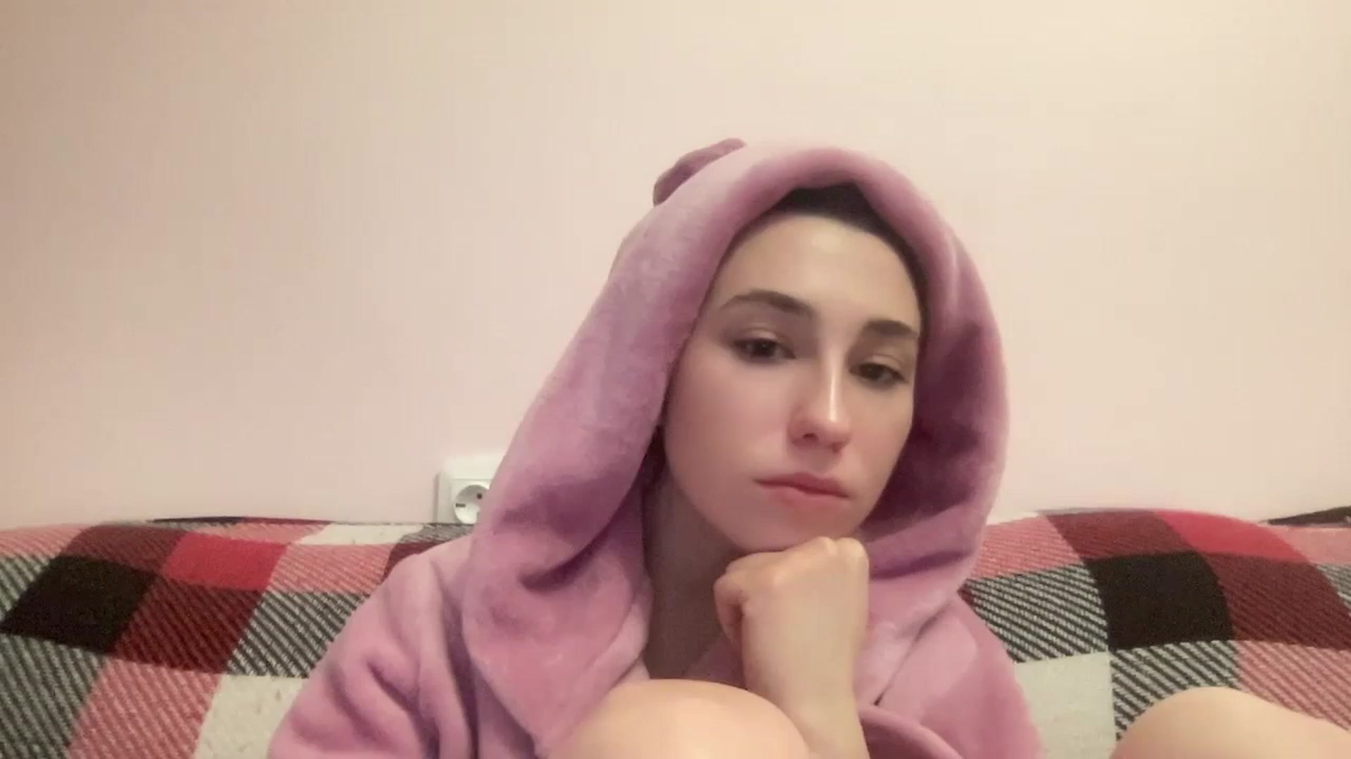 Gallery image thumbnail from Just_I's myfreecams stream on, 04/02/2024, 19:57 image 12 of 20