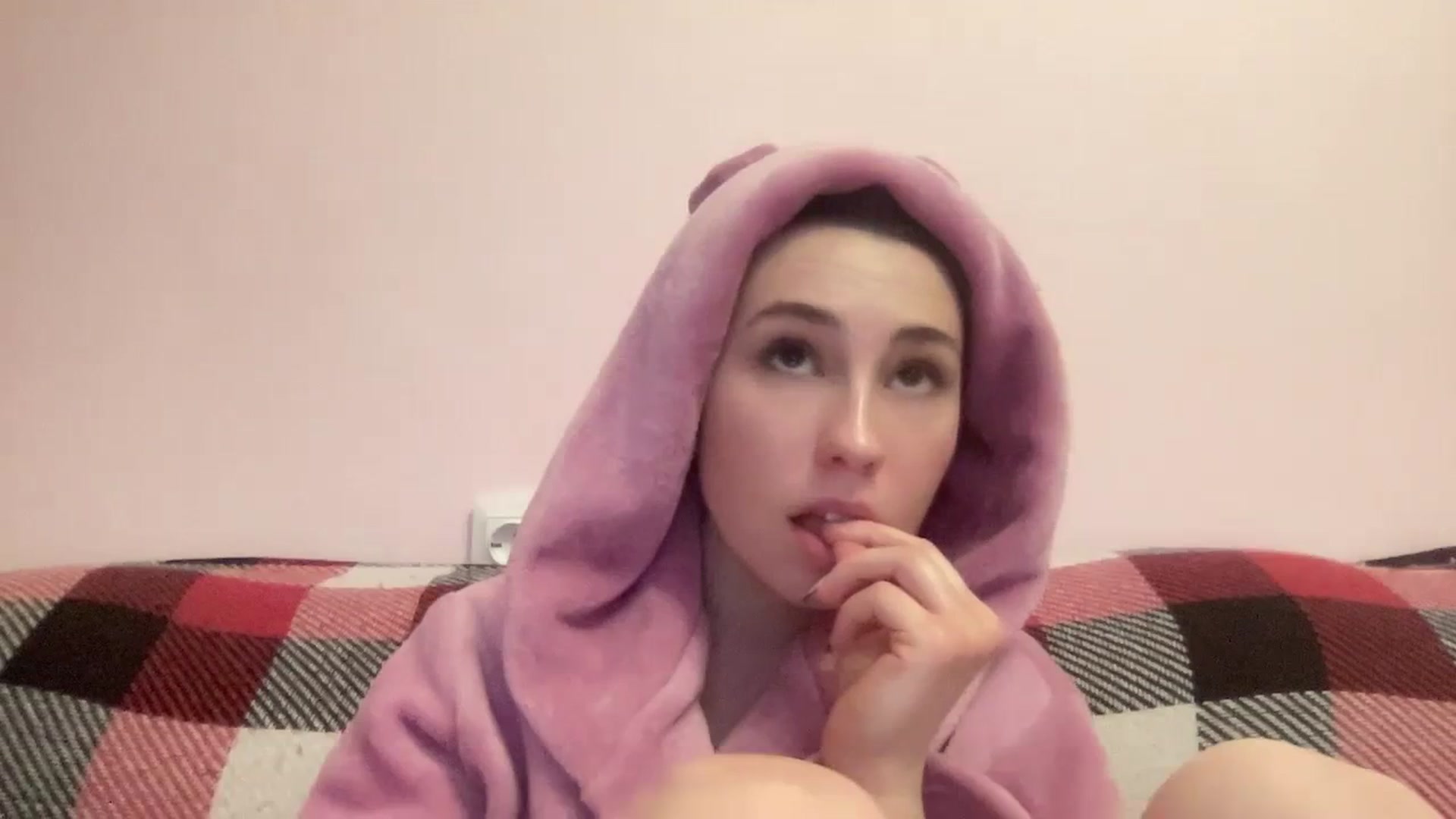 Gallery image thumbnail from Just_I's myfreecams stream on, 04/02/2024, 19:57 image 4 of 20