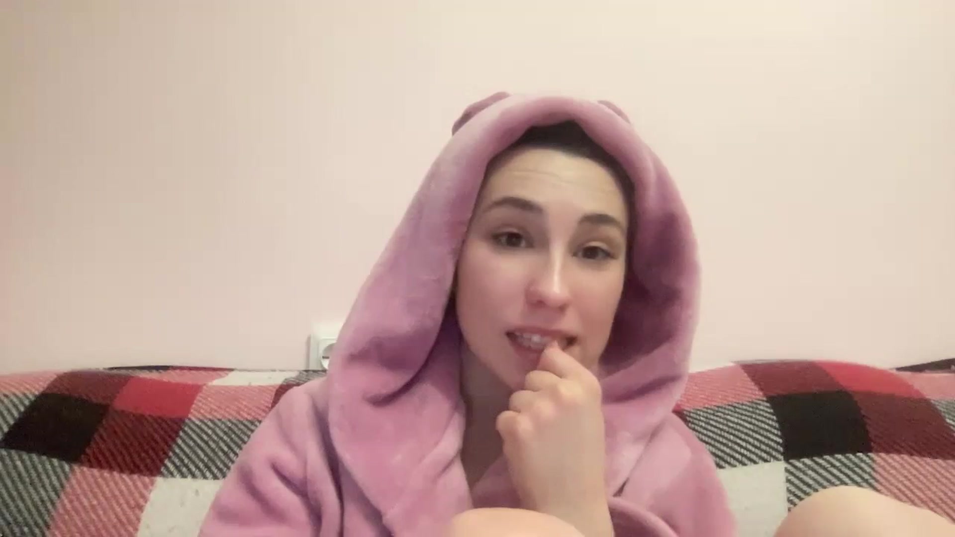Gallery image thumbnail from Just_I's myfreecams stream on, 04/02/2024, 19:57 image 7 of 20