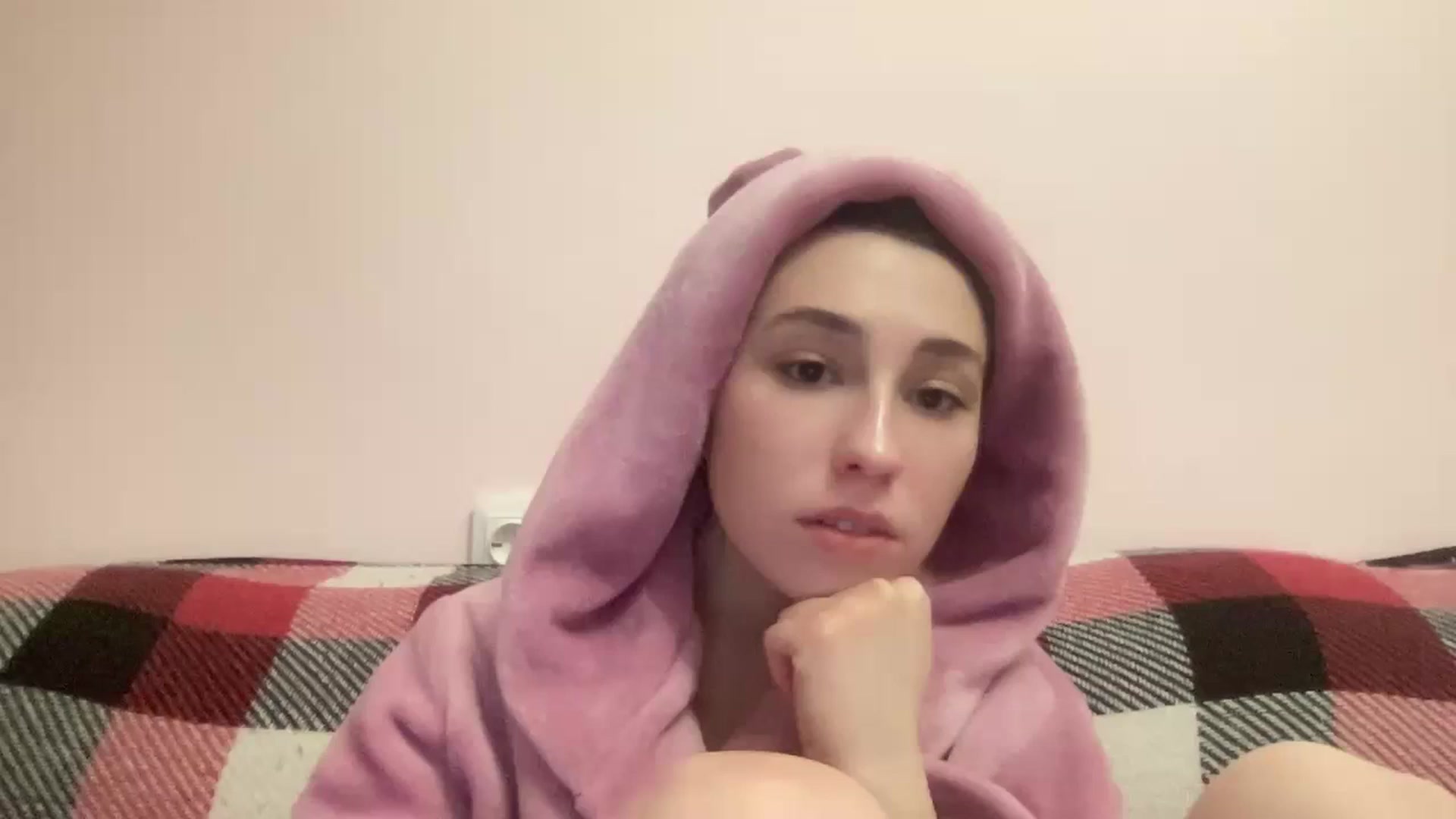 Gallery image thumbnail from Just_I's myfreecams stream on, 04/02/2024, 19:57 image 10 of 20