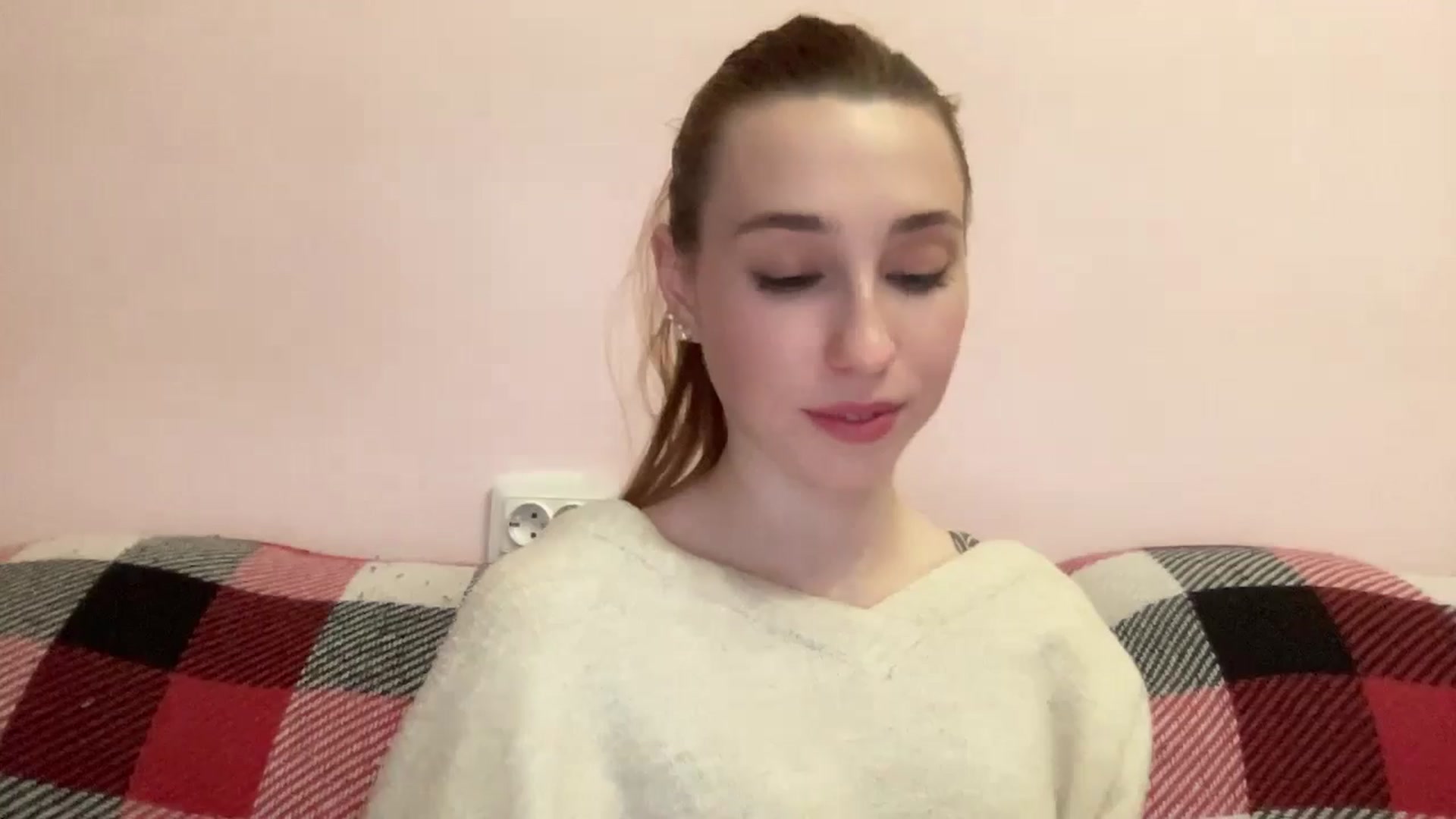 Gallery image thumbnail from Just_I's myfreecams stream on, 05/06/2024, 19:54 image 10 of 20