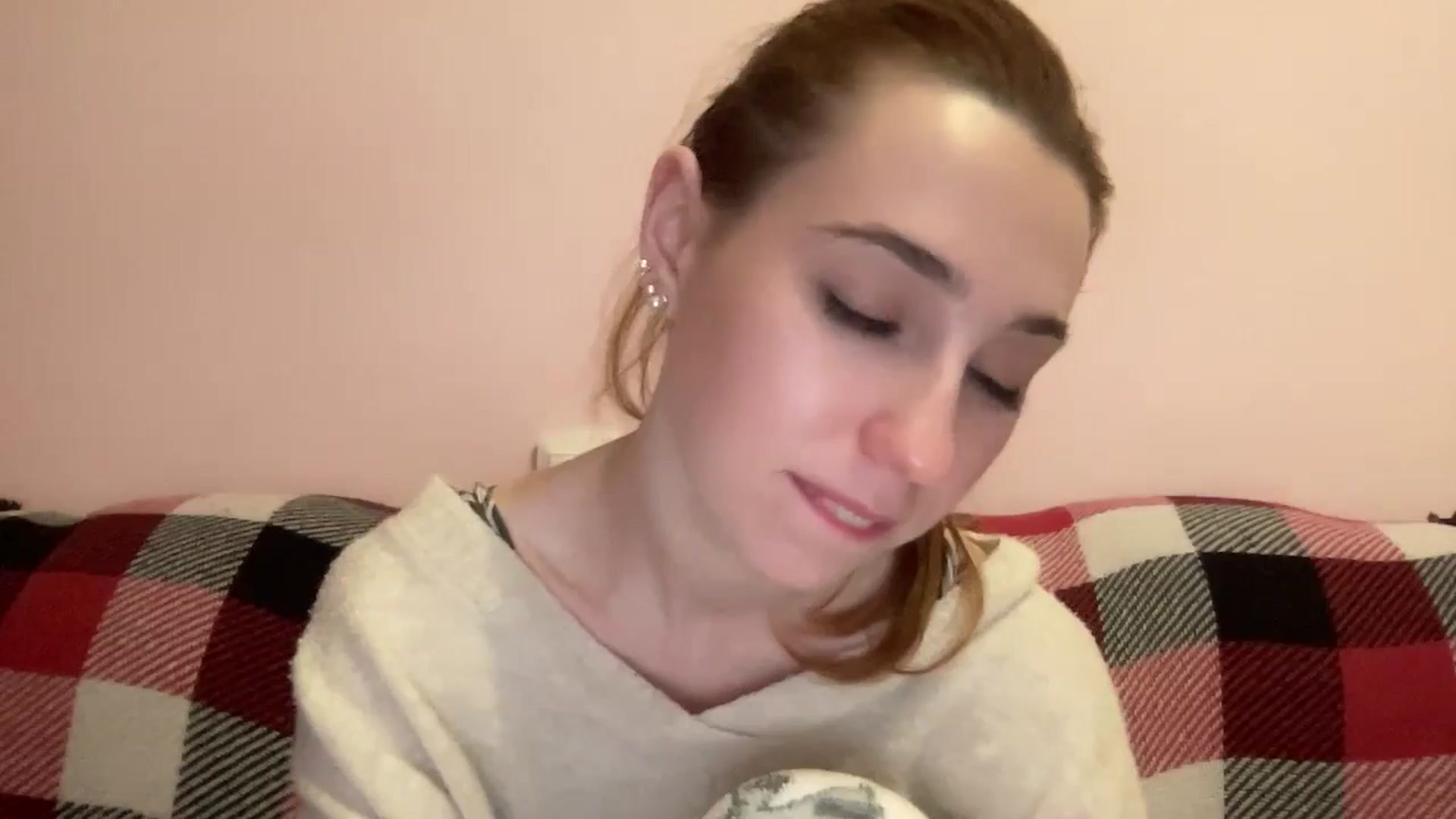 Gallery image thumbnail from Just_I's myfreecams stream on, 05/07/2024, 01:16 image 10 of 20
