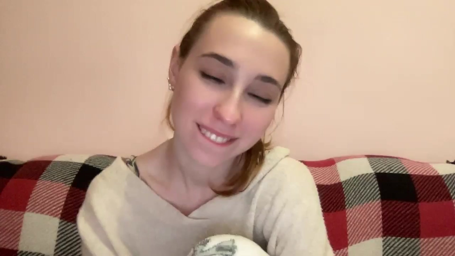 Gallery image thumbnail from Just_I's myfreecams stream on, 05/07/2024, 01:16 image 13 of 20