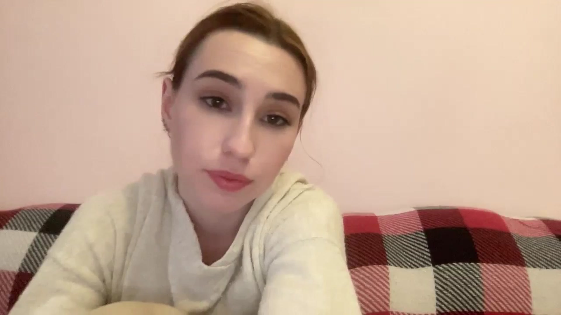Gallery image thumbnail from Just_I's myfreecams stream on, 05/12/2024, 17:46 image 17 of 20