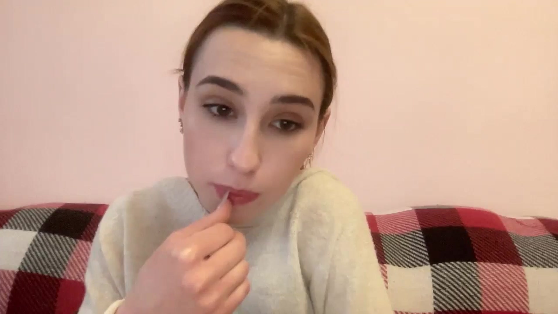 Gallery image thumbnail from Just_I's myfreecams stream on, 05/12/2024, 17:46 image 10 of 20