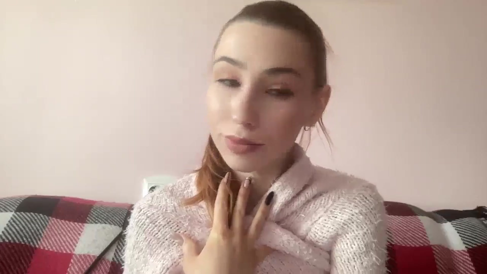 Gallery image thumbnail from Just_I's myfreecams stream on, 05/16/2024, 13:38 image 3 of 20