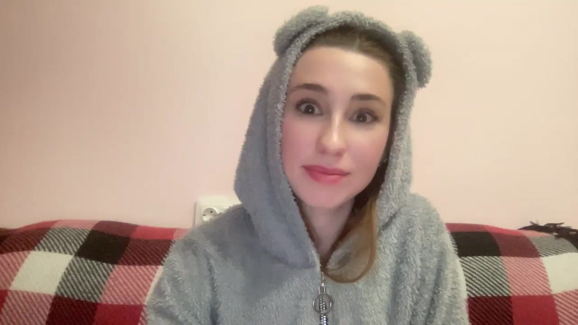 Gallery image thumbnail from Just_I's myfreecams stream on, 05/18/2024, 20:04 image 14 of 20