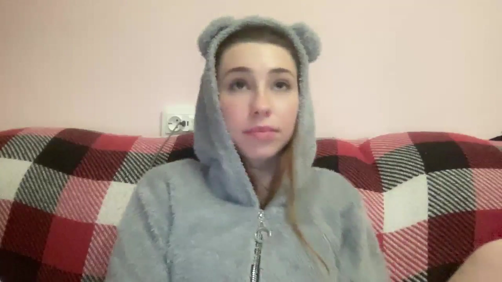 Gallery image thumbnail from Just_I's myfreecams stream on, 05/19/2024, 01:33 image 14 of 20