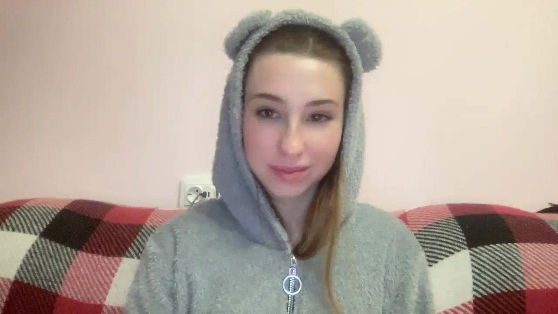 Gallery image thumbnail from Just_I's myfreecams stream on, 05/19/2024, 01:33 image 18 of 20