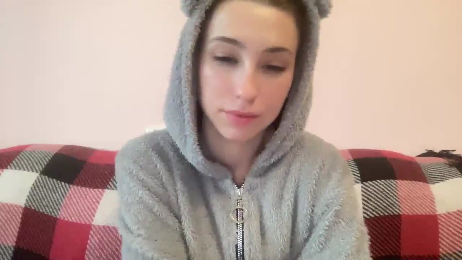 Gallery image thumbnail from Just_I's myfreecams stream on, 05/19/2024, 02:57 image 17 of 20