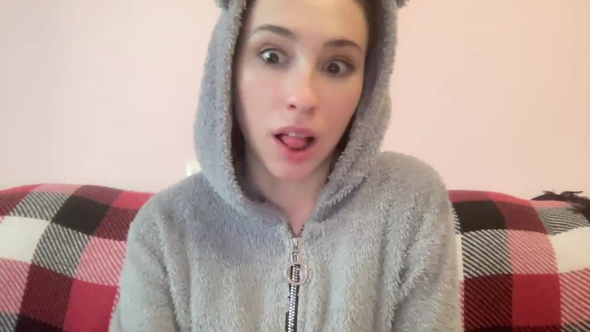 Gallery image thumbnail from Just_I's myfreecams stream on, 05/19/2024, 02:57 image 16 of 20