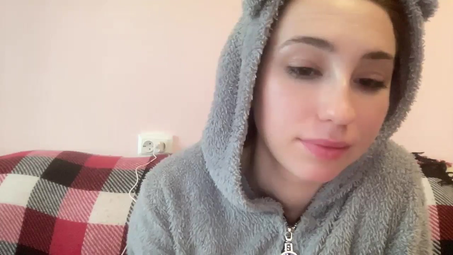 Gallery image thumbnail from Just_I's myfreecams stream on, 05/19/2024, 02:57 image 15 of 20