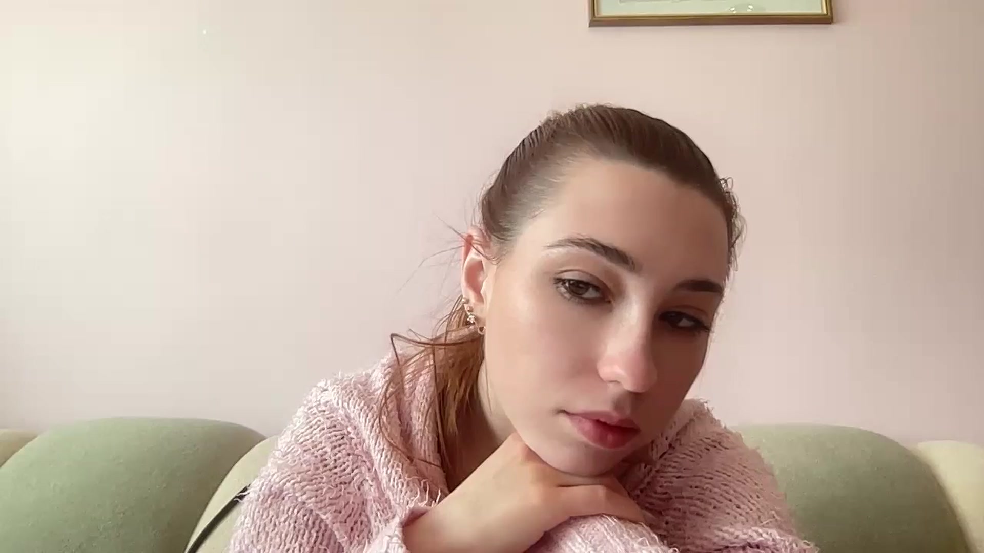 Gallery image thumbnail from Just_I's myfreecams stream on, 05/20/2024, 06:33 image 7 of 20