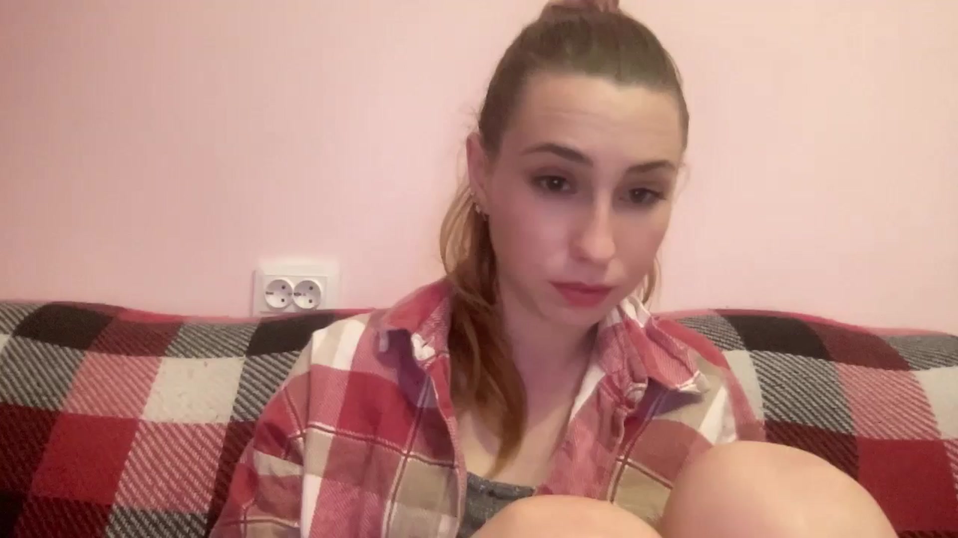 Gallery image thumbnail from Just_I's myfreecams stream on, 05/23/2024, 20:59 image 16 of 20