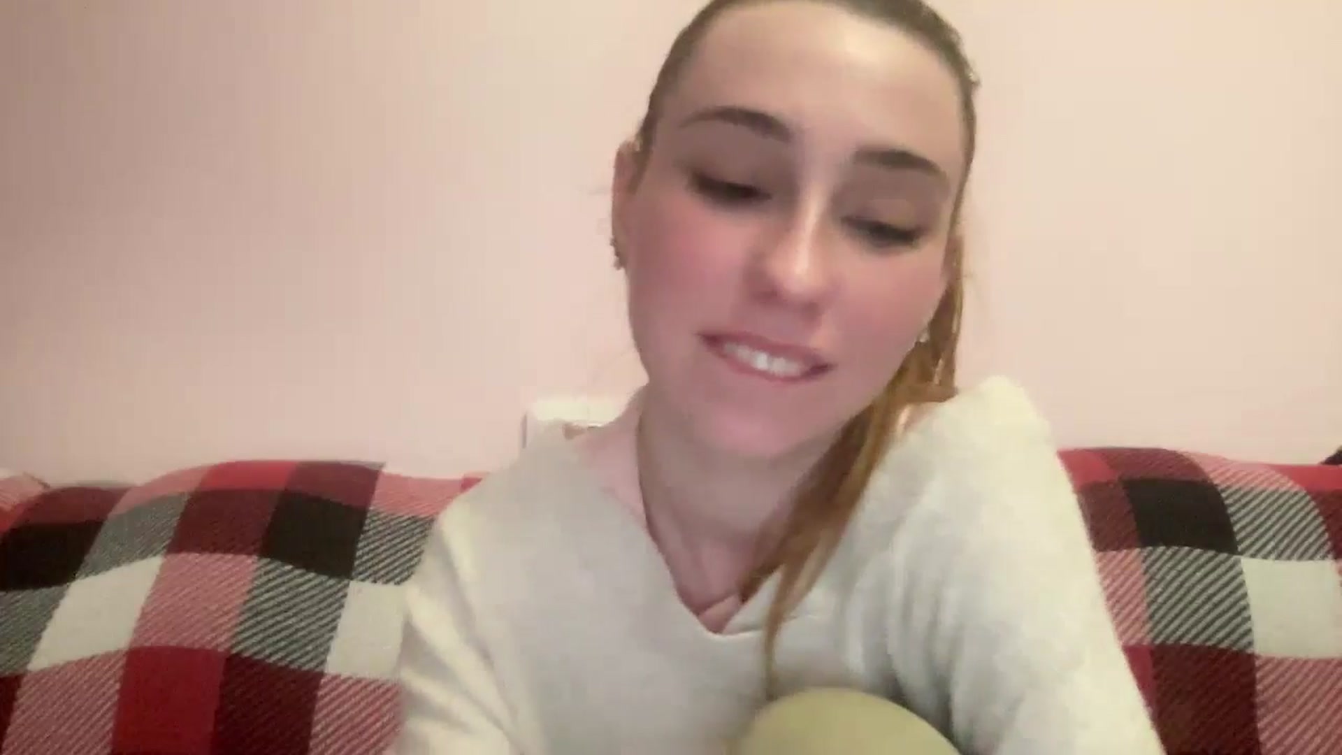 Gallery image thumbnail from Just_I's myfreecams stream on, 05/25/2024, 20:06 image 20 of 20