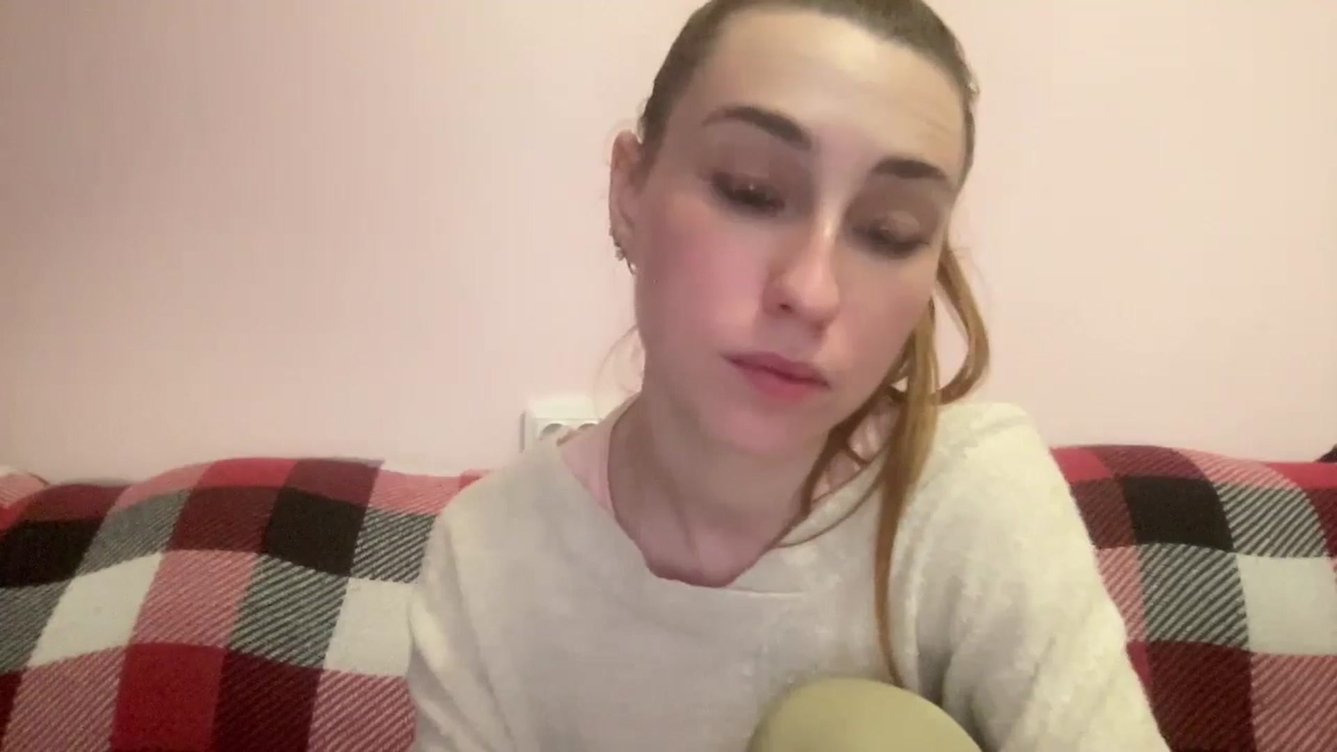 Gallery image thumbnail from Just_I's myfreecams stream on, 05/25/2024, 20:06 image 7 of 20