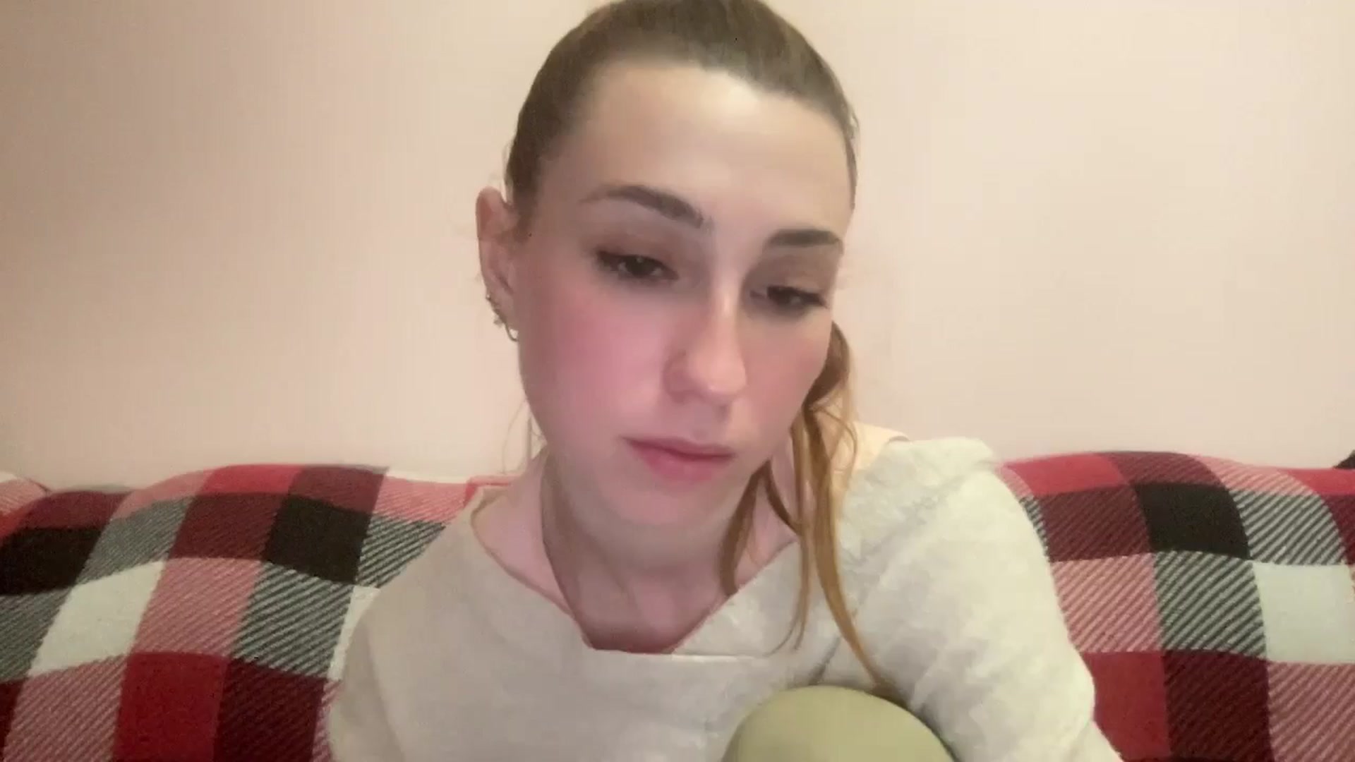 Gallery image thumbnail from Just_I's myfreecams stream on, 05/25/2024, 20:06 image 16 of 20