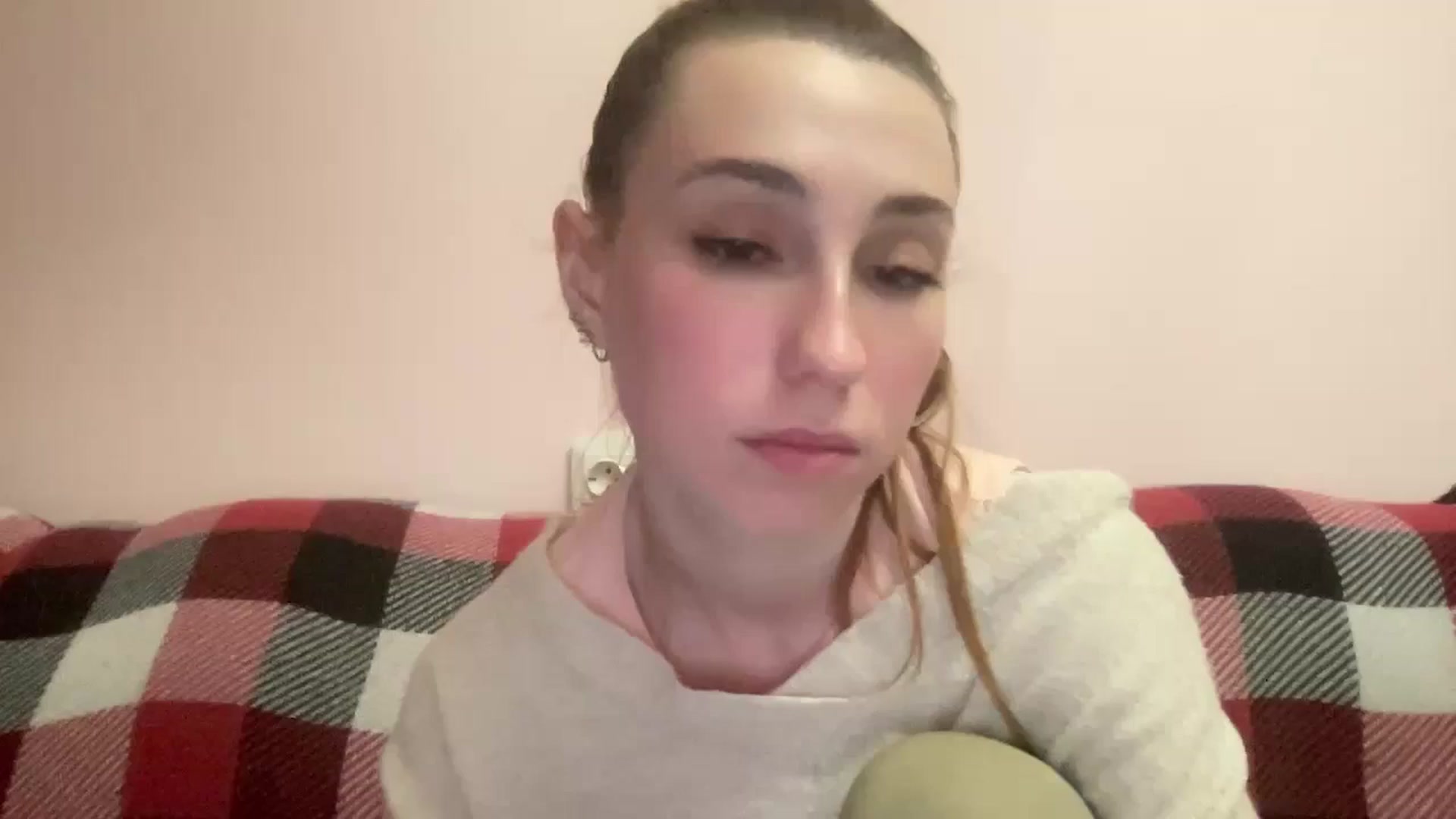 Gallery image thumbnail from Just_I's myfreecams stream on, 05/25/2024, 20:06 image 15 of 20