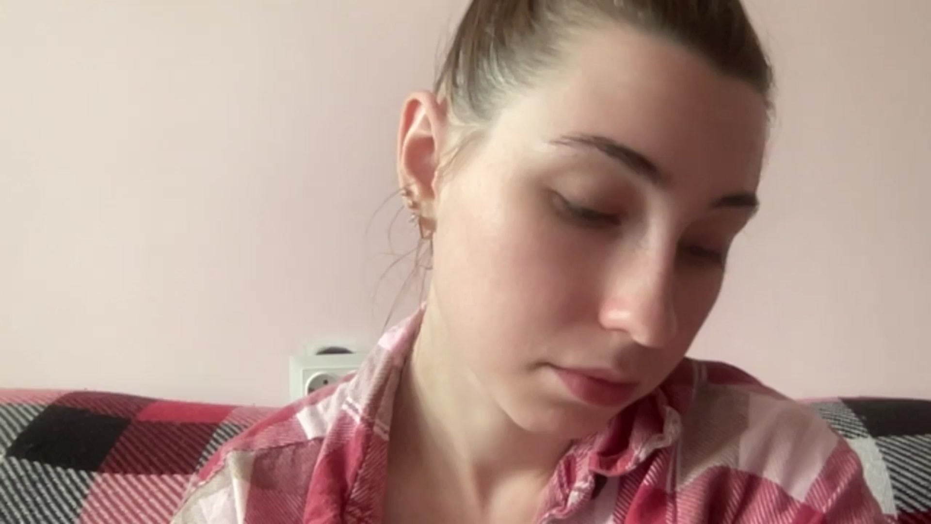 Gallery image thumbnail from Just_I's myfreecams stream on, 06/09/2024, 10:34 image 8 of 20