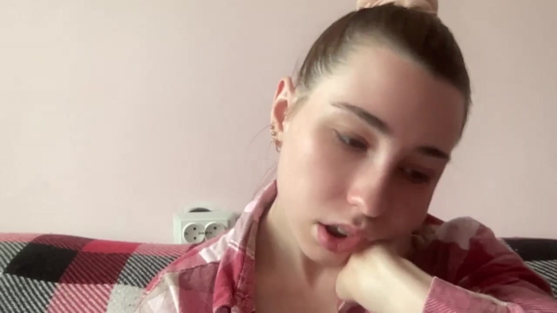 Gallery image thumbnail from Just_I's myfreecams stream on, 06/09/2024, 10:34 image 6 of 20