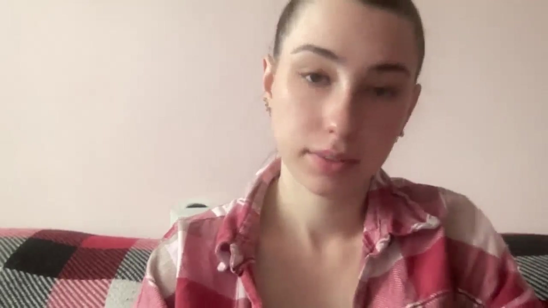 Gallery image thumbnail from Just_I's myfreecams stream on, 06/09/2024, 10:34 image 12 of 20