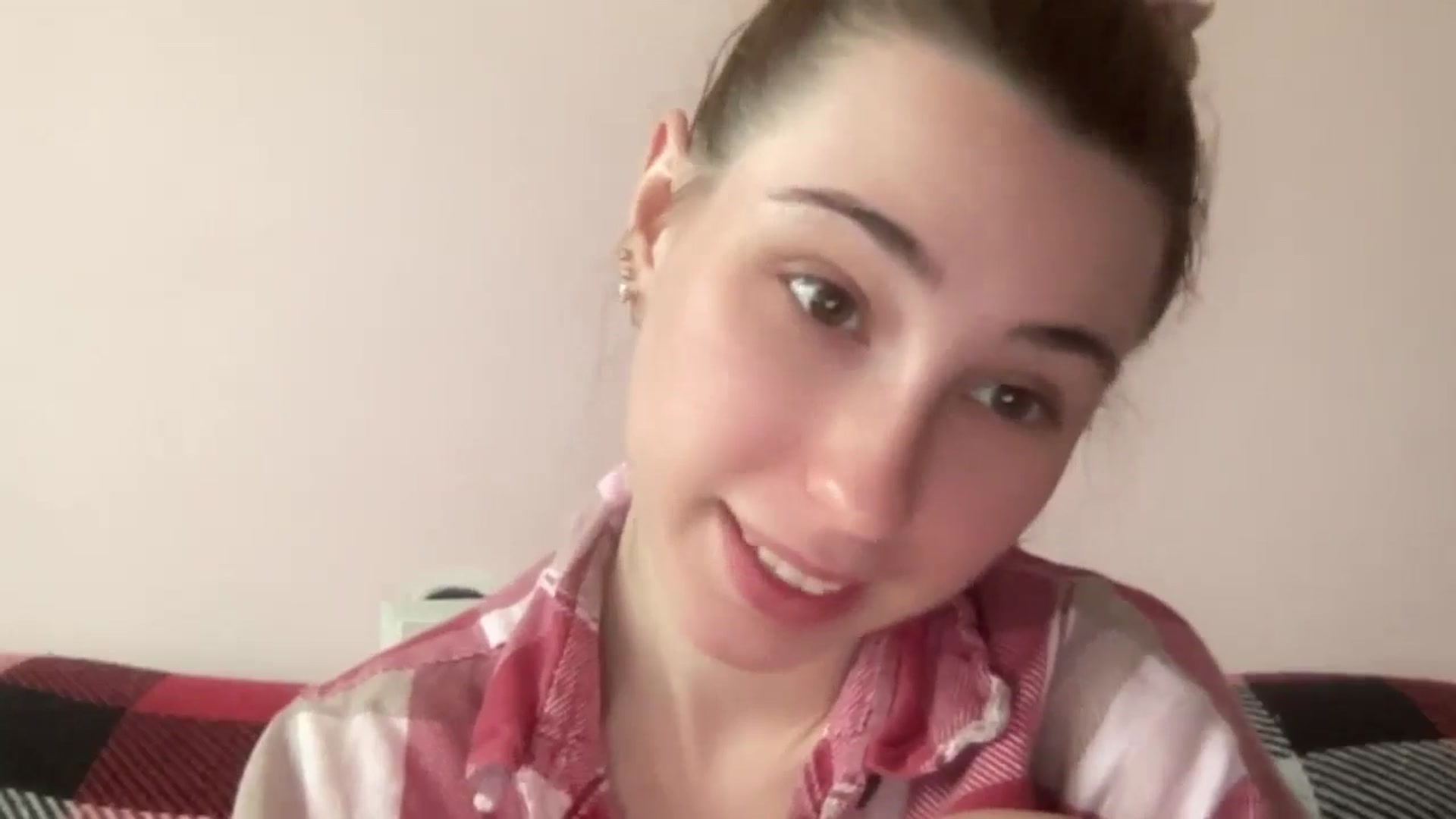Gallery image thumbnail from Just_I's myfreecams stream on, 06/09/2024, 14:43 image 18 of 20