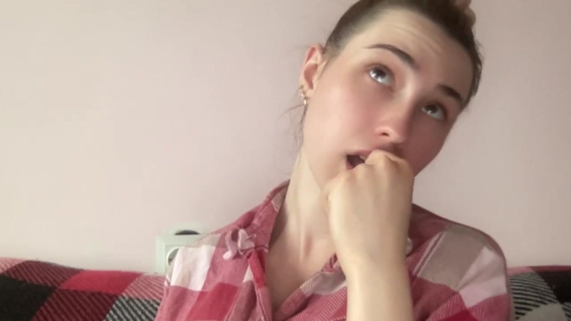 Gallery image thumbnail from Just_I's myfreecams stream on, 06/09/2024, 16:18 image 7 of 20