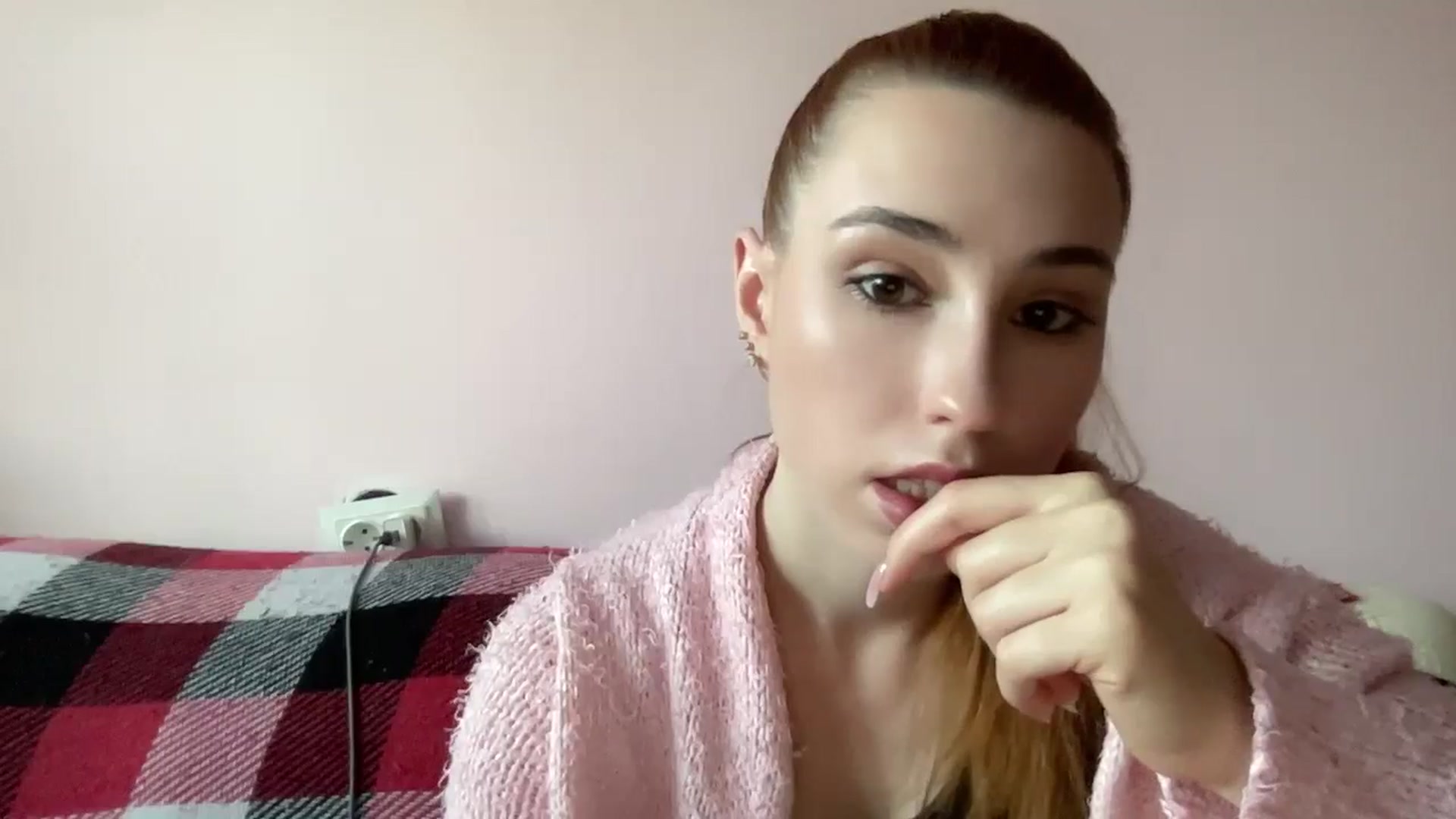 Gallery image thumbnail from Just_I's myfreecams stream on, 09/09/2024, 14:41 image 7 of 20