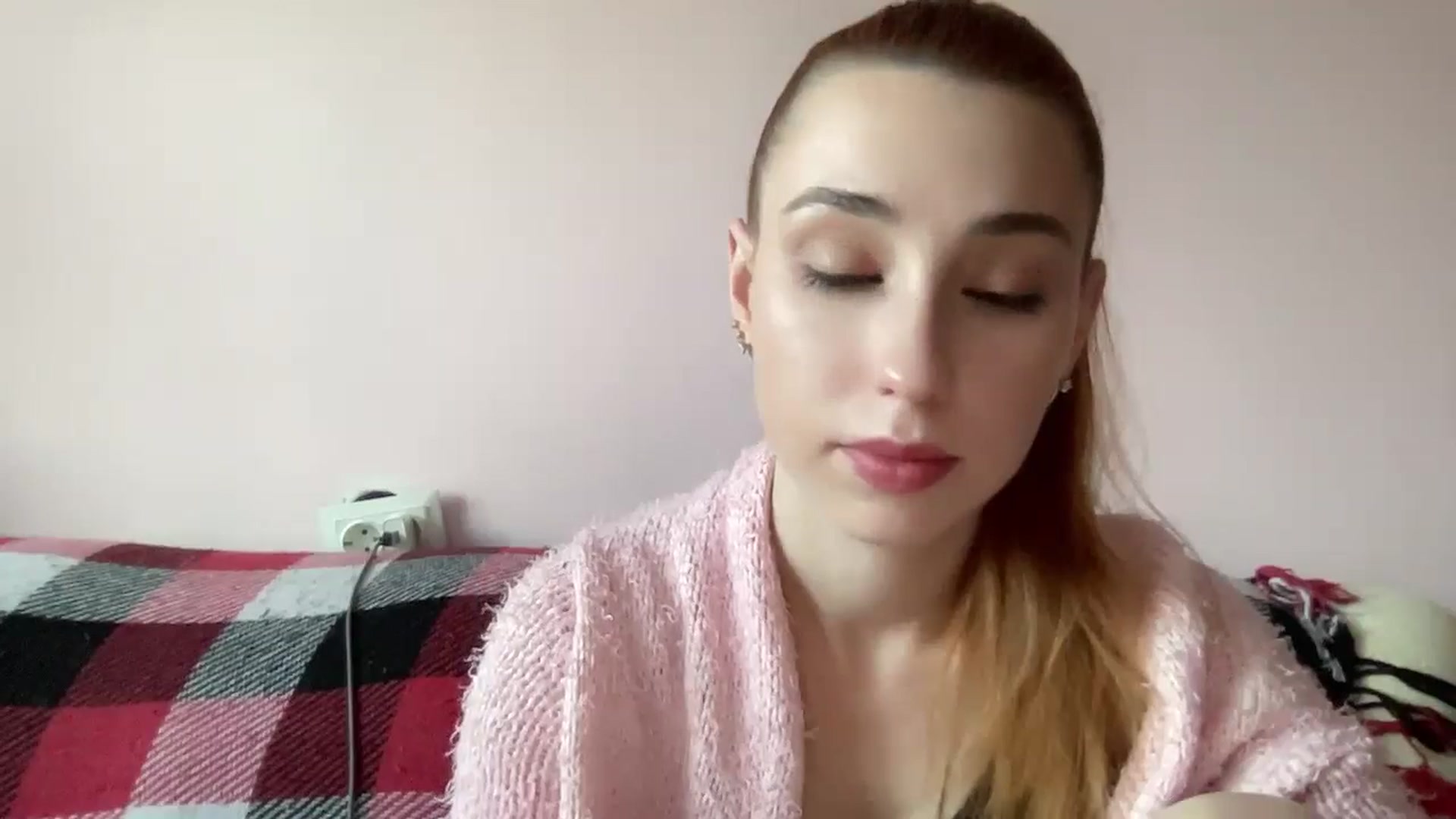 Gallery image thumbnail from Just_I's myfreecams stream on, 09/09/2024, 14:41 image 9 of 20