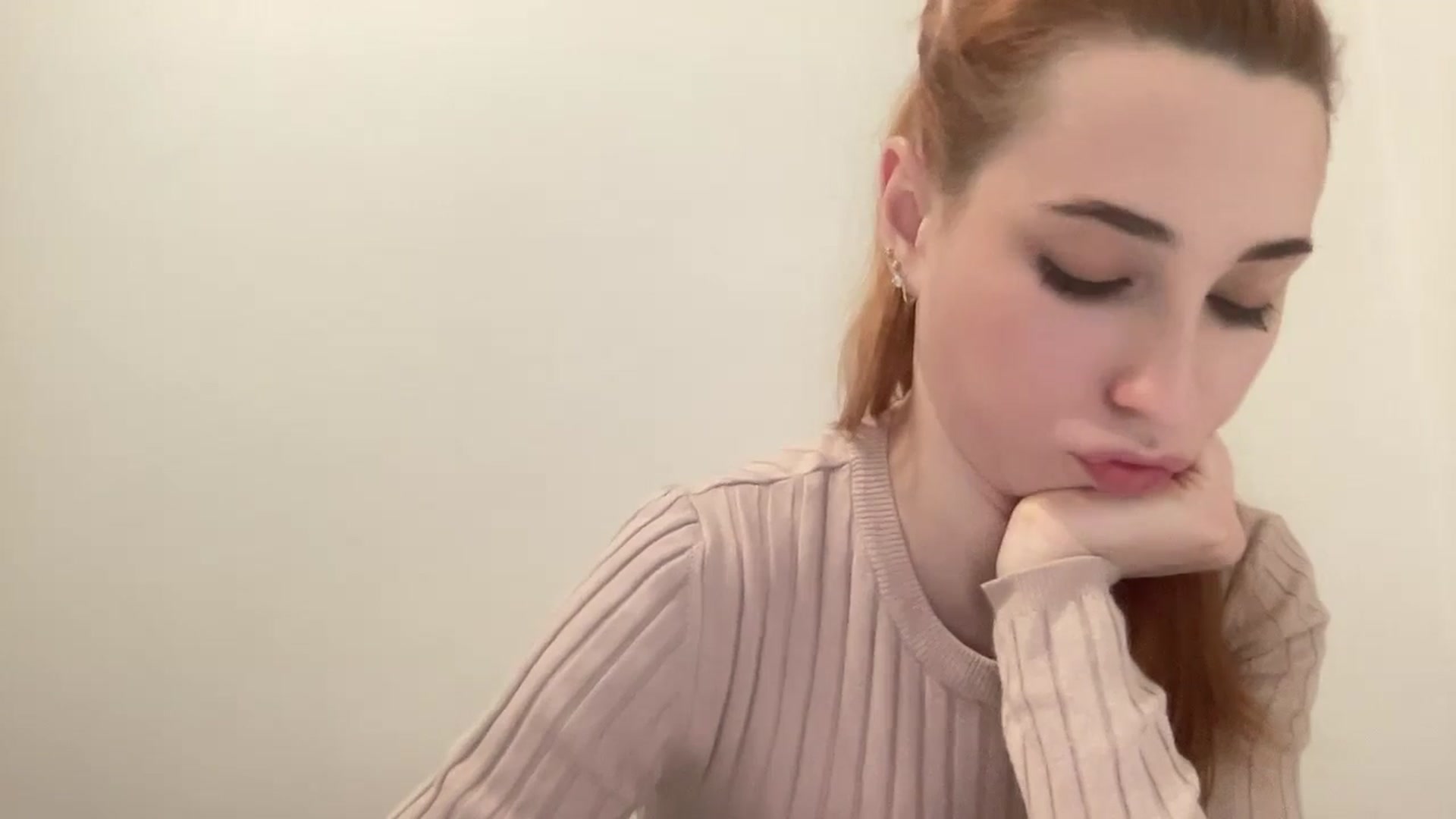 Gallery image thumbnail from Just_I's myfreecams stream on, 12/08/2024, 14:00 image 7 of 20