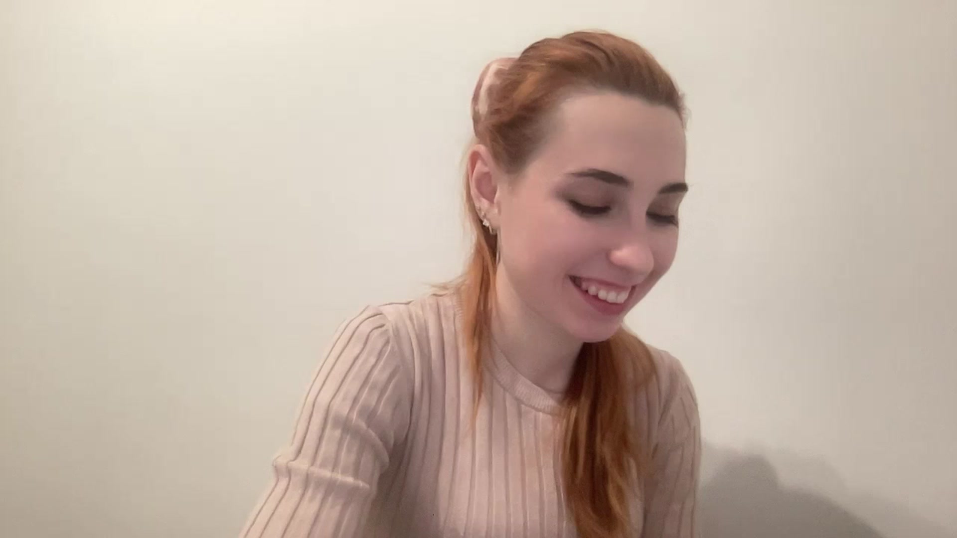 Gallery image thumbnail from Just_I's myfreecams stream on, 12/08/2024, 14:00 image 18 of 20