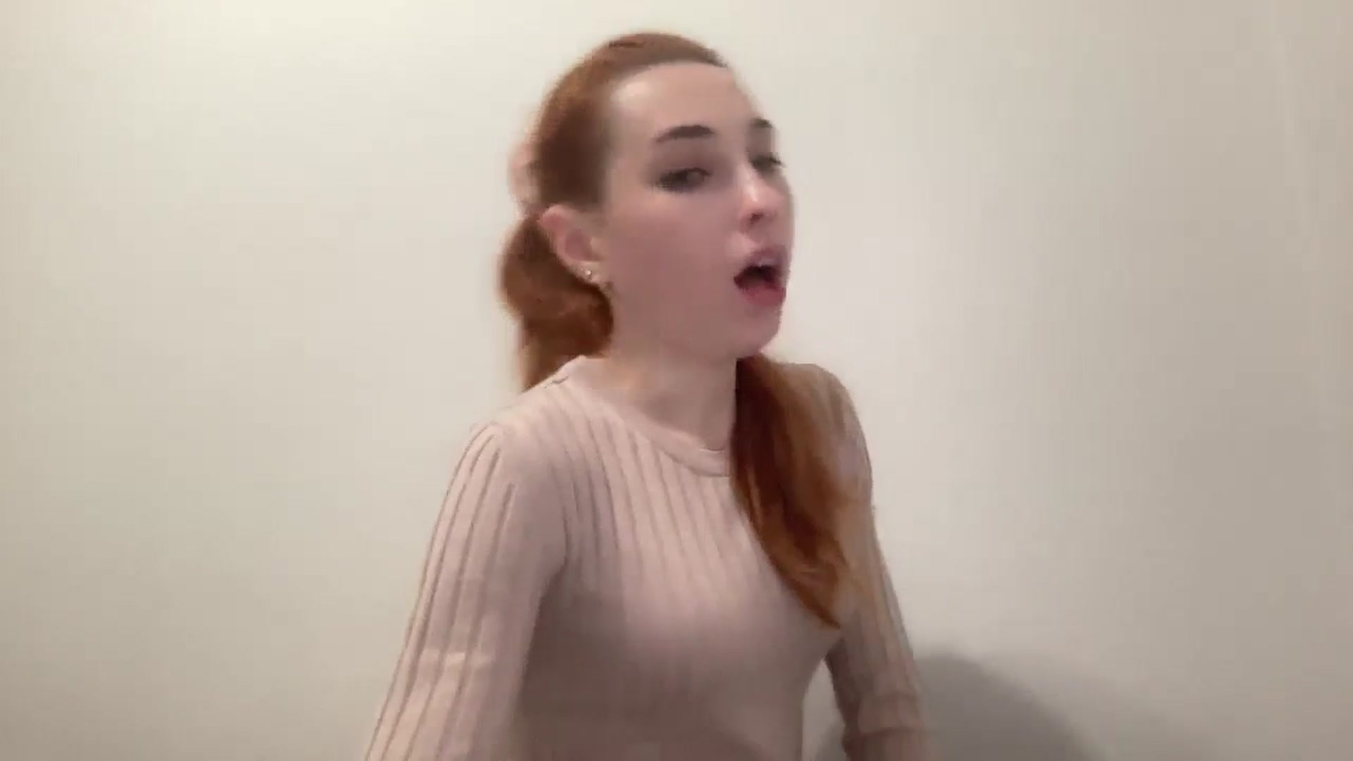 Gallery image thumbnail from Just_I's myfreecams stream on, 12/08/2024, 14:00 image 6 of 20