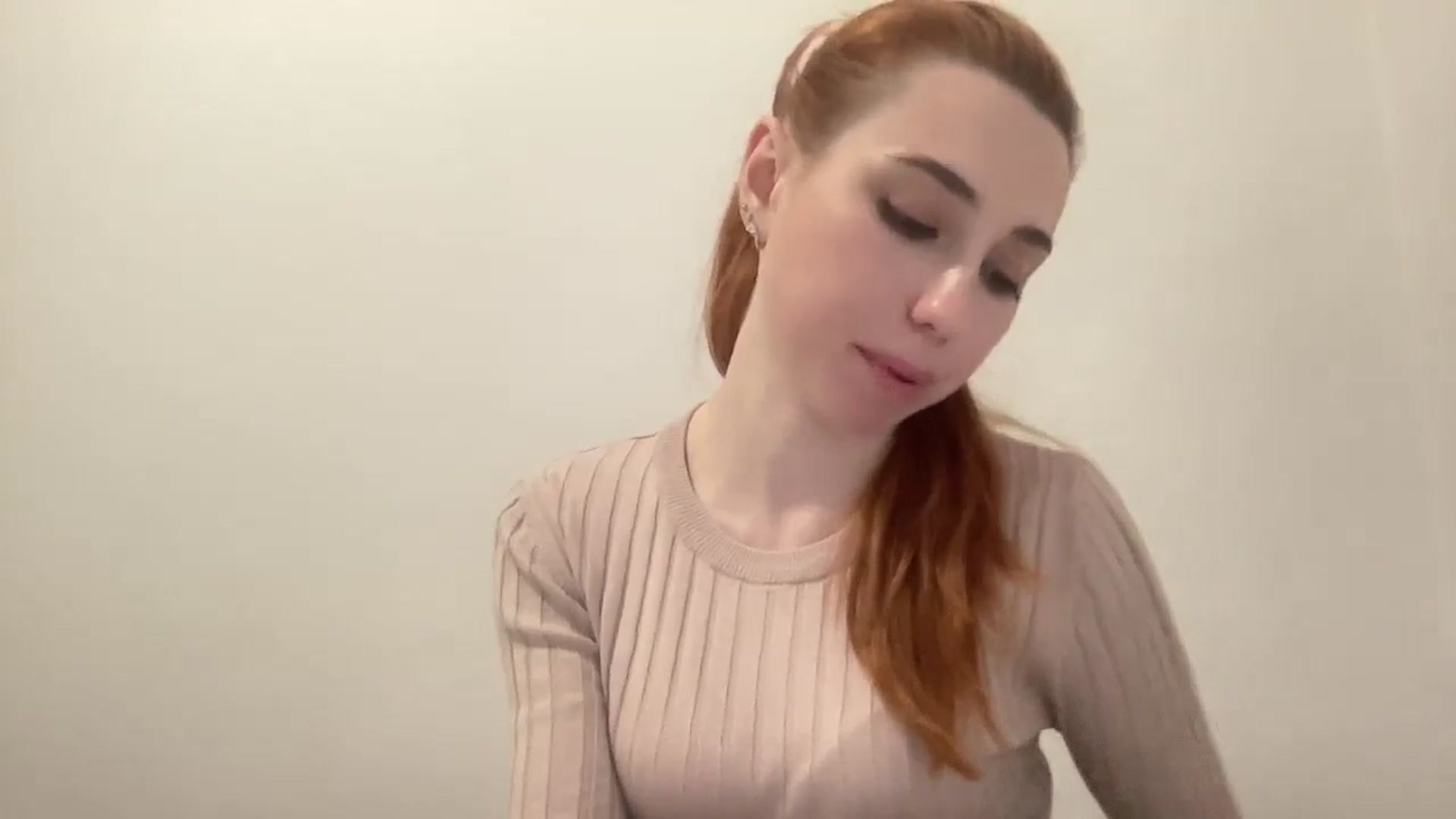 Gallery image thumbnail from Just_I's myfreecams stream on, 12/08/2024, 14:00 image 4 of 20