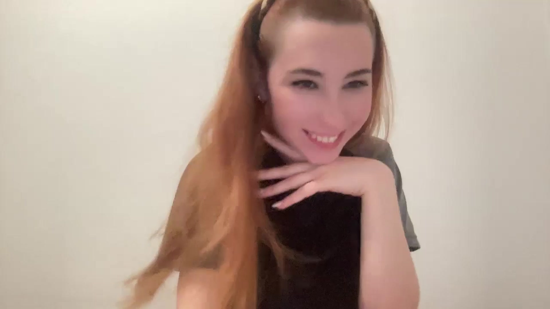 Gallery image thumbnail from Just_I's myfreecams stream on, 12/08/2024, 20:43 image 3 of 20