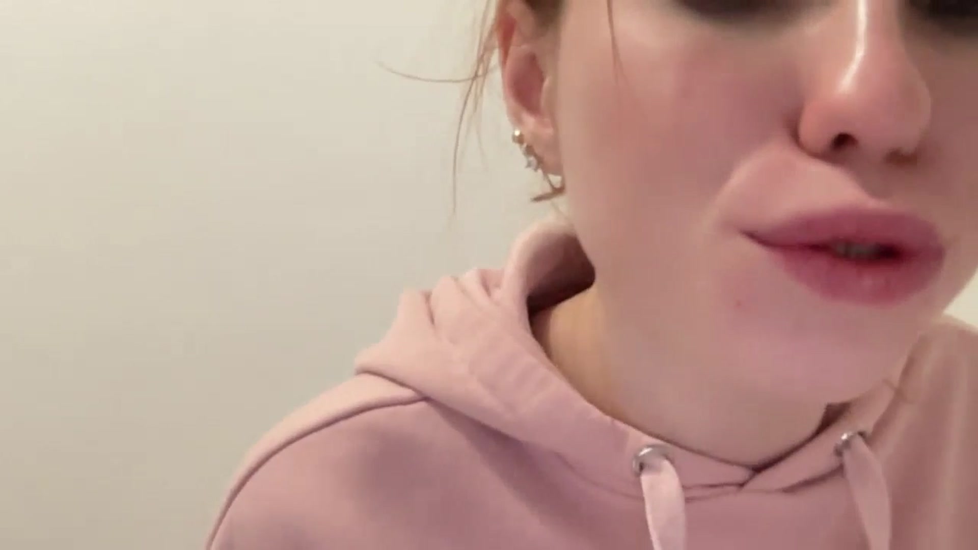 Gallery image thumbnail from Just_I's myfreecams stream on, 12/17/2024, 22:24 image 6 of 20