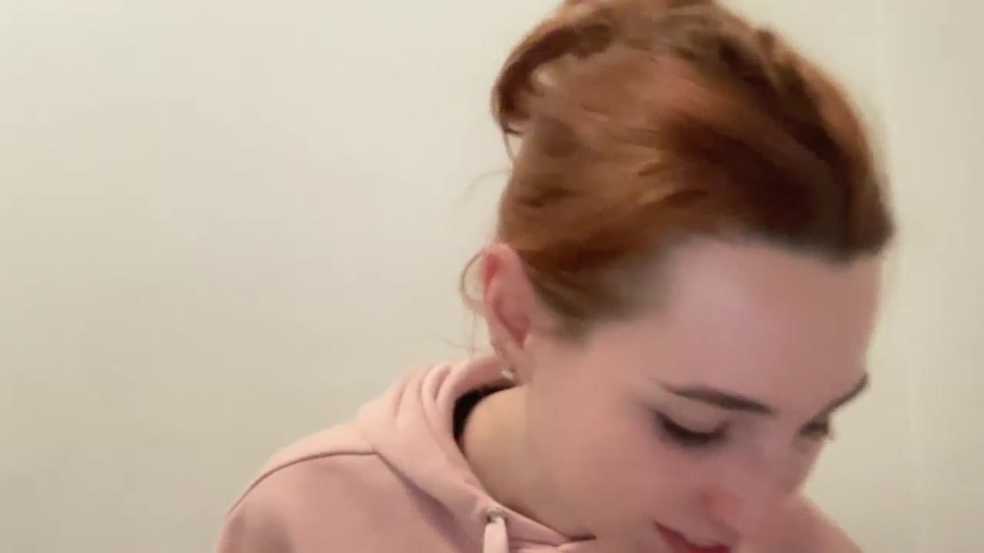Gallery image thumbnail from Just_I's myfreecams stream on, 12/17/2024, 22:24 image 16 of 20