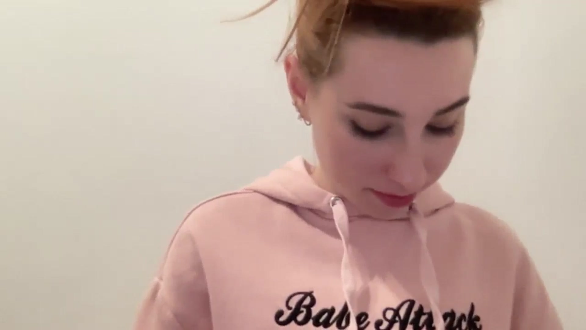 Gallery image thumbnail from Just_I's myfreecams stream on, 12/18/2024, 24:21 image 3 of 20
