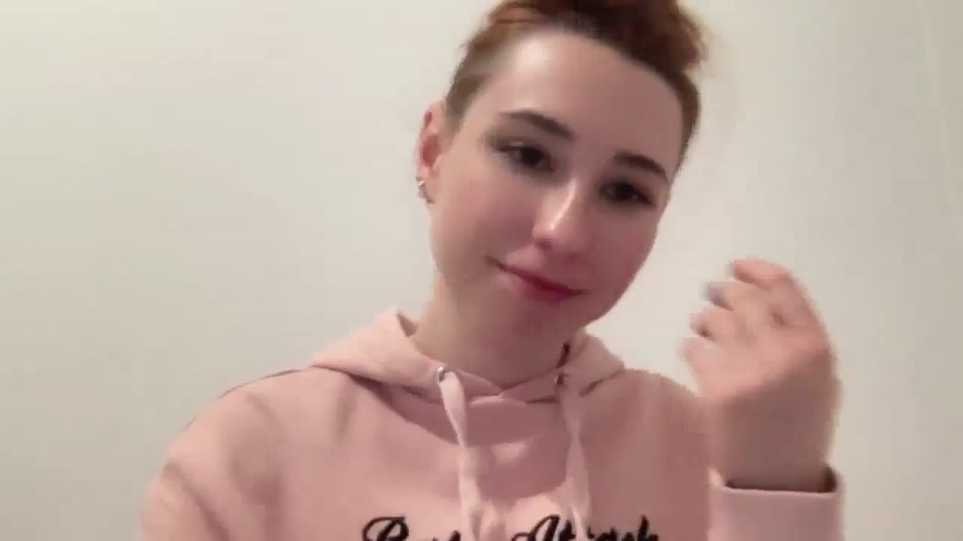 Gallery image thumbnail from Just_I's myfreecams stream on, 12/18/2024, 24:21 image 13 of 20