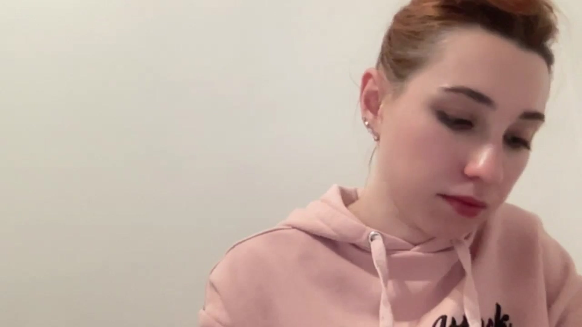 Gallery image thumbnail from Just_I's myfreecams stream on, 12/18/2024, 24:21 image 18 of 20