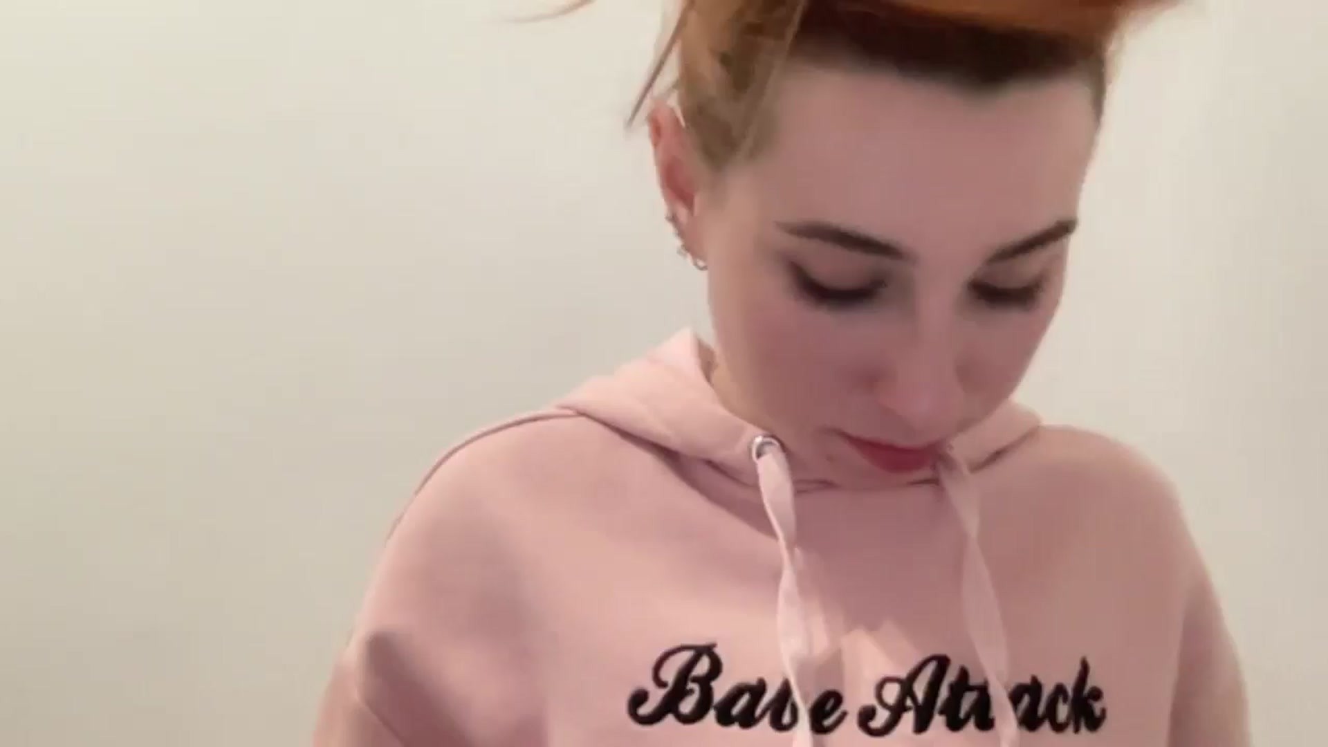 Gallery image thumbnail from Just_I's myfreecams stream on, 12/18/2024, 24:21 image 6 of 20