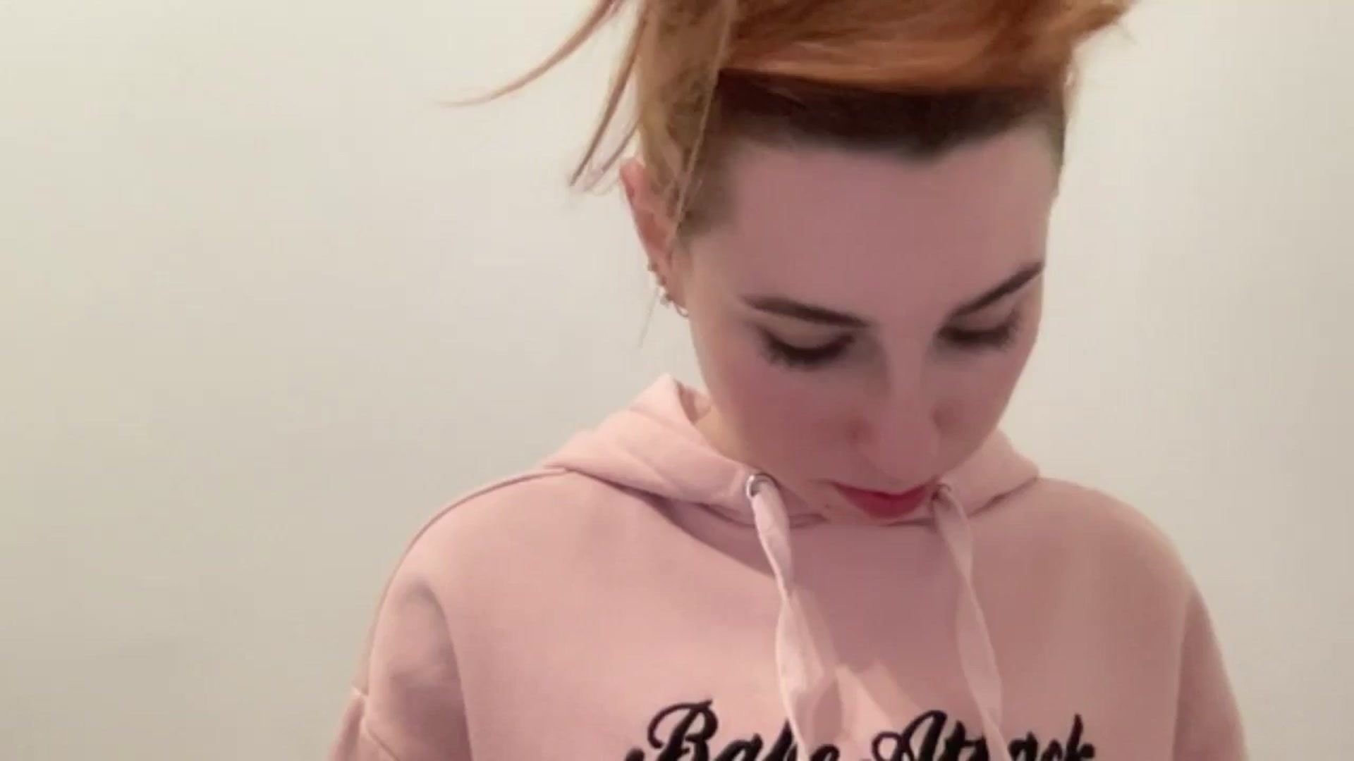 Gallery image thumbnail from Just_I's myfreecams stream on, 12/18/2024, 24:21 image 4 of 20